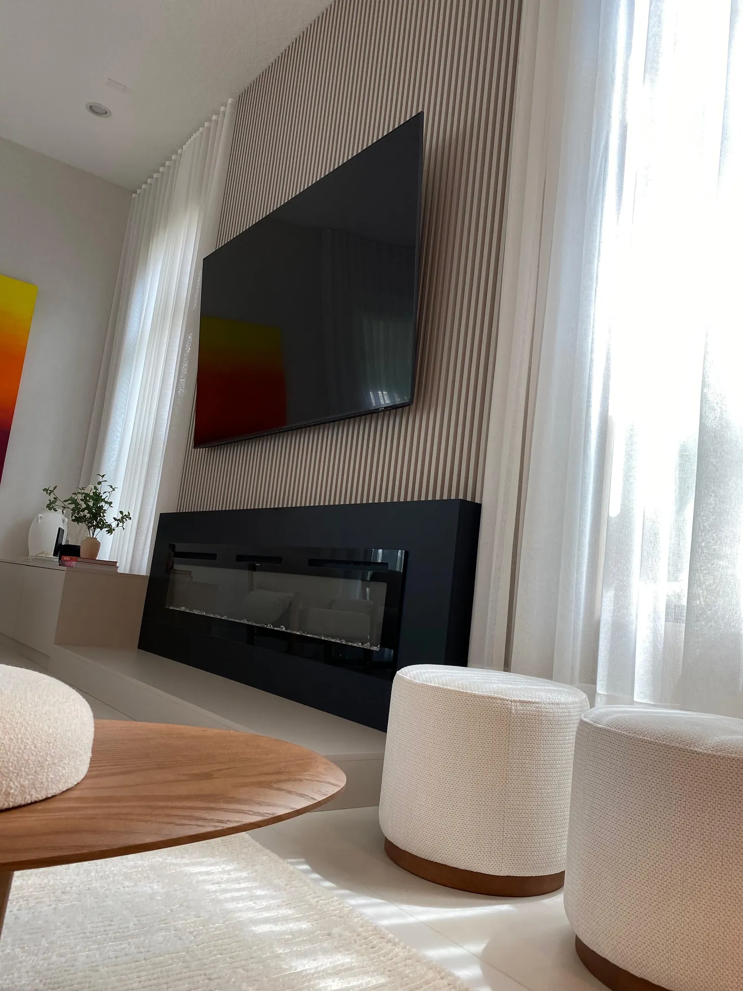 Panel de listones con chimenea